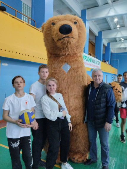 Соревнования по пионерболу.